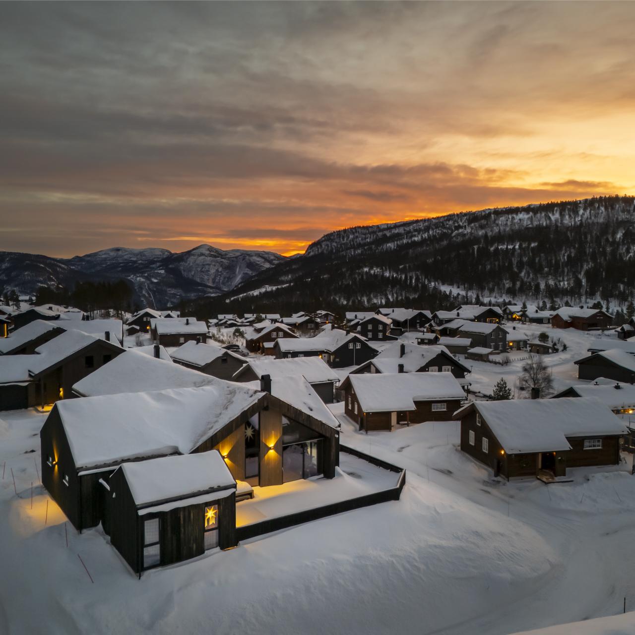 Dronefoto av fritidseiendom og hytte i Agder